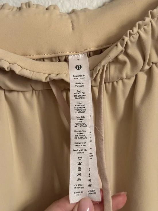 Lululemon Stretch High-Rise Crop in Prosecco - Picture 3 of 7